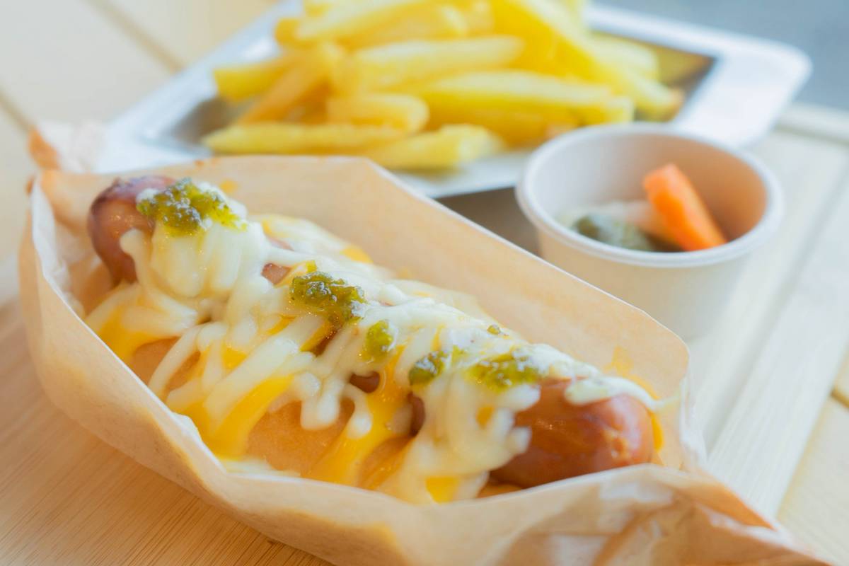 チーズたっぷりホットドッグ【 ポテト付き】