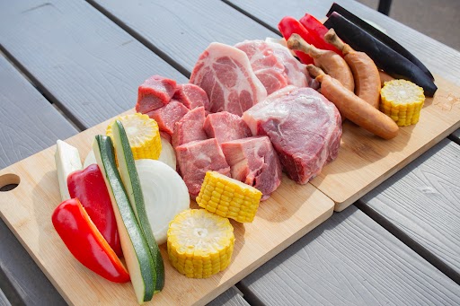 ~1インチ超えの極厚肉が主役の新BBQメニュー！ここでしか味わえない大迫力の体験を！~